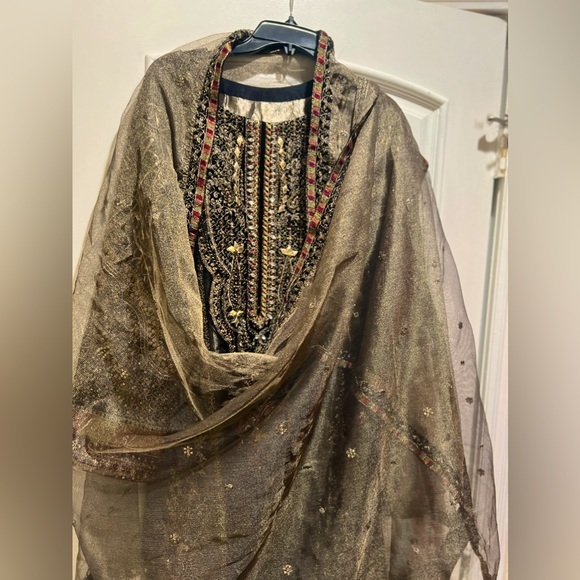 Brand new Maria.B formal dress. - Picture 4 of 11